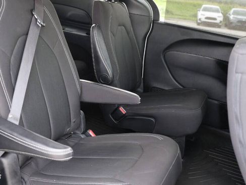 Used 2018 Chrysler Pacifica Touring Plus w/ S Appearance Package FWD image 16