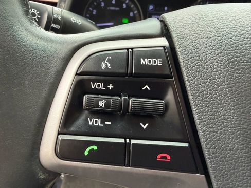 Used 2017 Hyundai Elantra Value Edition FWD image 39