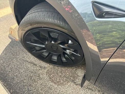 Used 2024 Tesla Model Y Long Range AWD/4WD image 12