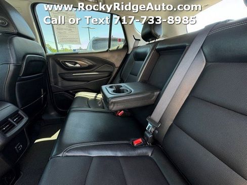 Used 2024 GMC Terrain SLT AWD/4WD image 16