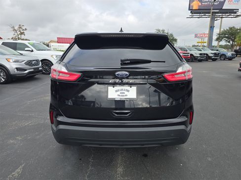 Certified 2021 Ford Edge SE image 5