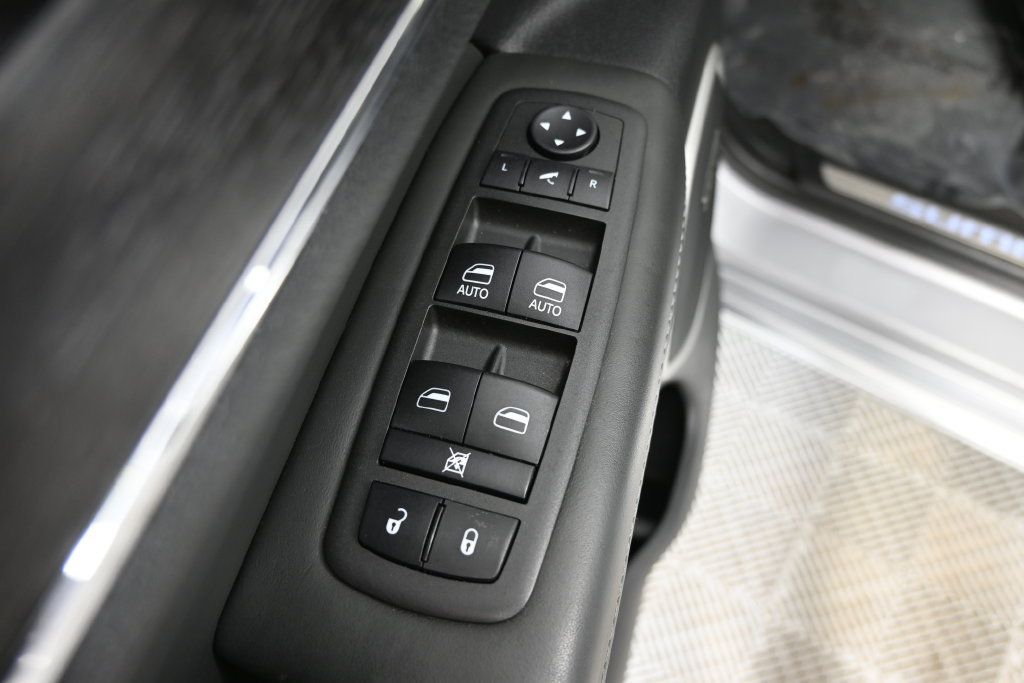 Used 2021 Jeep Grand Cherokee Summit AWD/4WD image 20