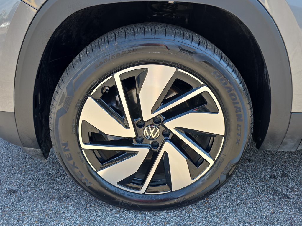 Used 2025 Volkswagen Atlas SE AWD/4WD image 9