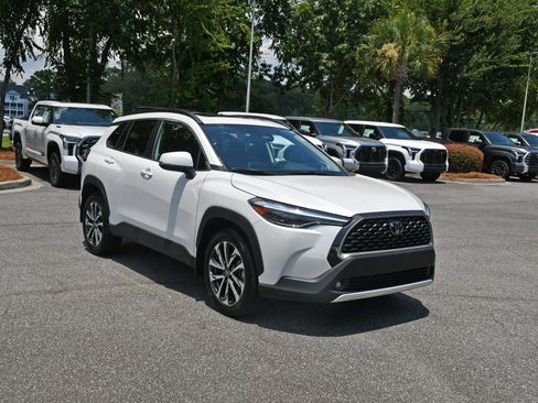 Certified 2024 Toyota Corolla Cross XLE w/ Convenience Package FWD image 6