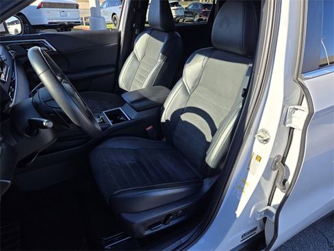 Used 2024 Mitsubishi Outlander SE image 9