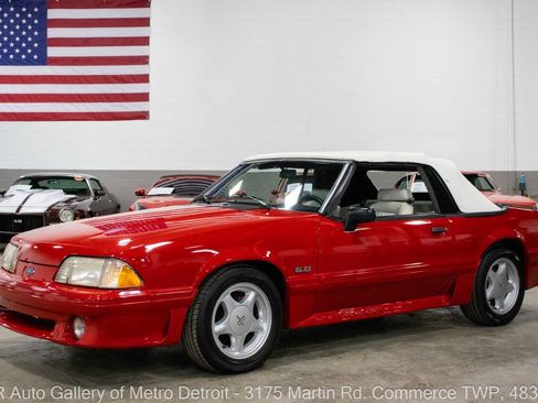 Used 1993 Ford Mustang GT image 2