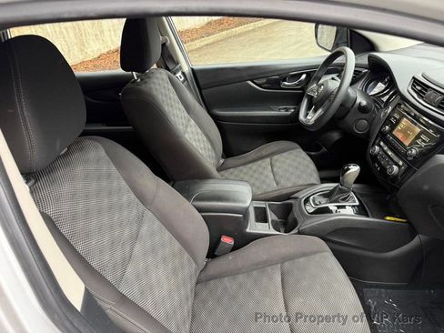 Used 2017 Nissan Rogue Sport SV image 10