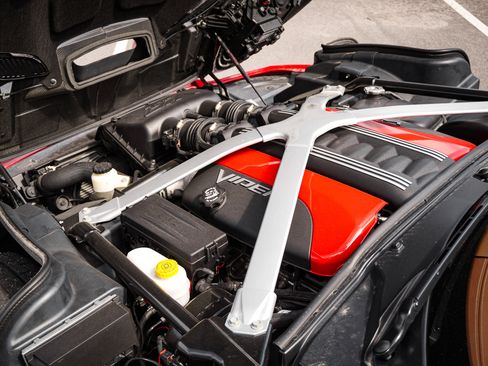 Used 2013 SRT Viper GTS w/ GTS Laguna Interior Pkg RWD image 35