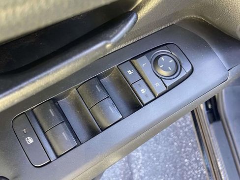 Used 2024 Toyota Tacoma SR image 17