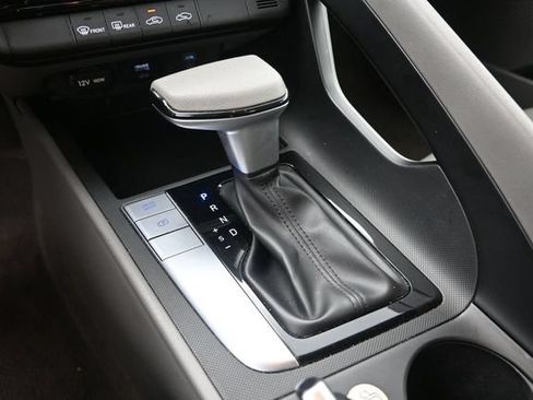 Used 2024 Hyundai Elantra SEL FWD image 25