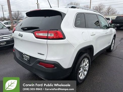 Used 2017 Jeep Cherokee Latitude image 5