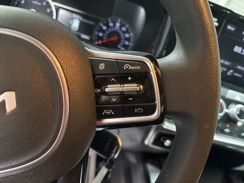Used 2023 Kia Sorento LX image 18