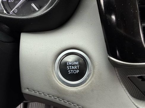 Used 2021 Toyota Highlander XLE FWD image 24