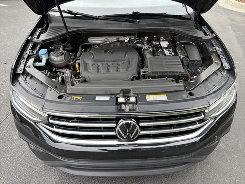 Used 2024 Volkswagen Tiguan SE w/ Panoramic Sunroof Package image 36