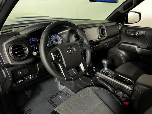 Used 2023 Toyota Tacoma TRD Sport AWD/4WD image 12