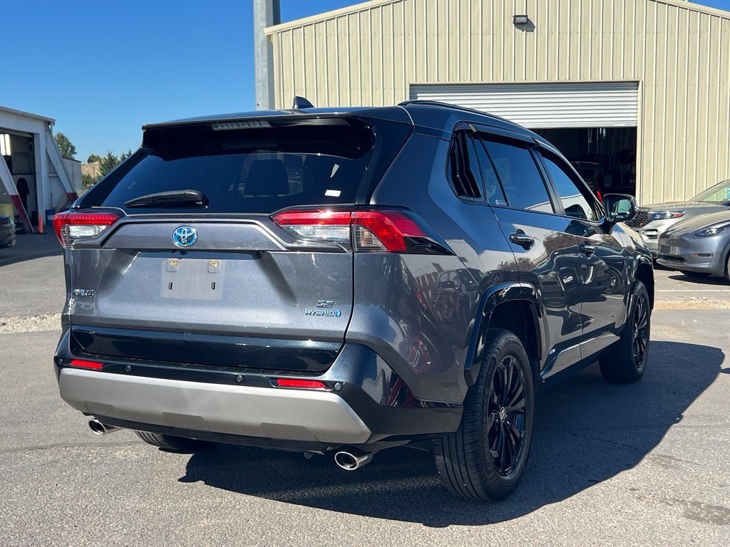 Used 2023 Toyota RAV4 SE w/ SE Grade Weather Package AWD/4WD image 9