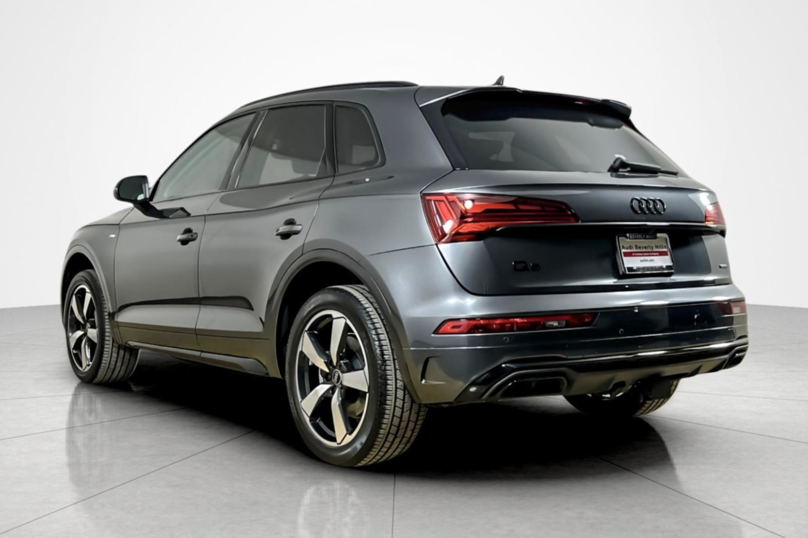 Used 2023 Audi Q5 2.0T Premium Plus w/ Premium Plus Package AWD/4WD image 3