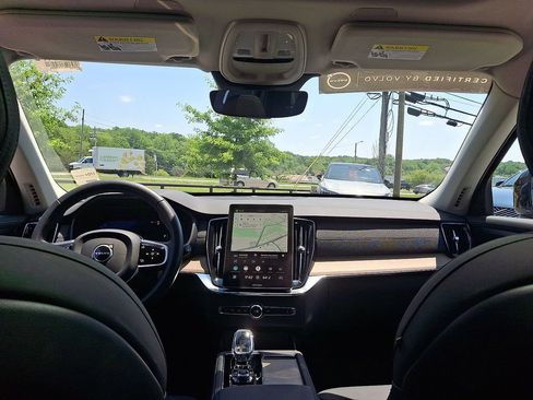 Certified 2026 Volvo XC90 B6 Plus AWD/4WD image 10