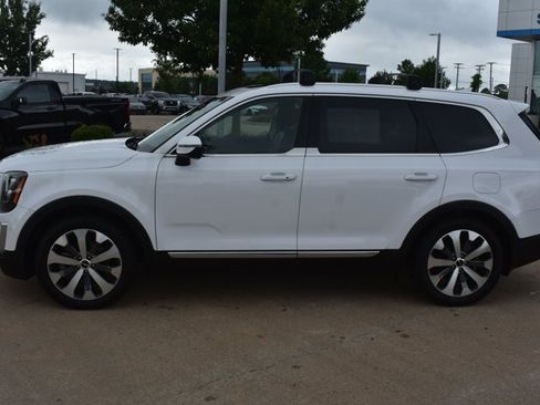 Used 2022 Kia Telluride EX w/ EX Premium Package FWD image 8