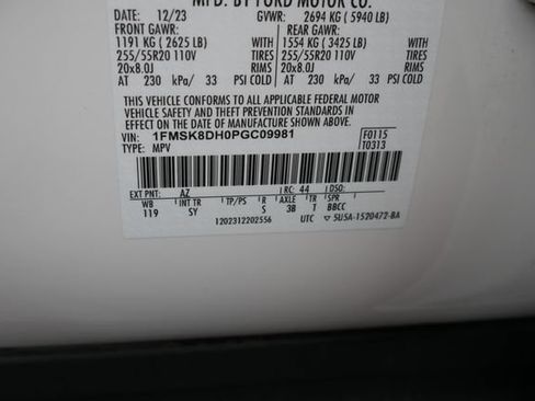Used 2023 Ford Explorer XLT w/ Equipment Group 202A AWD/4WD image 29