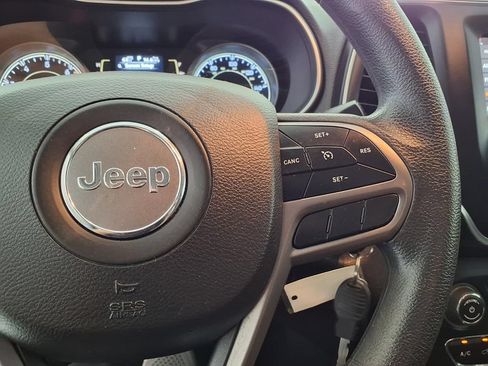 Used 2019 Jeep Cherokee Latitude w/ Popular Appearance Group FWD image 6