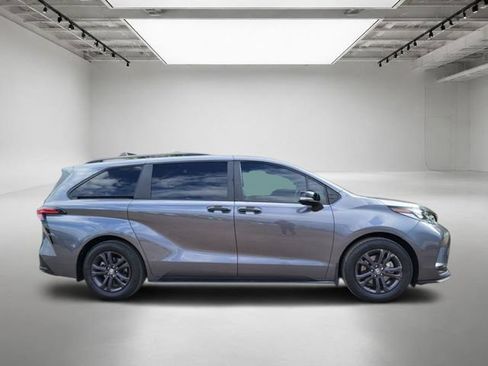 Used 2025 Toyota Sienna XSE w/ XSE Premium Package AWD/4WD image 7
