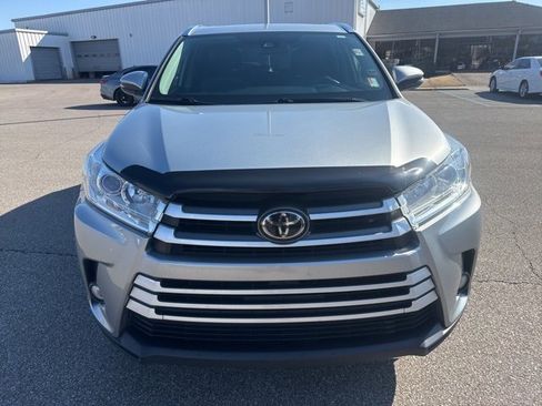 Used 2019 Toyota Highlander XLE image 8