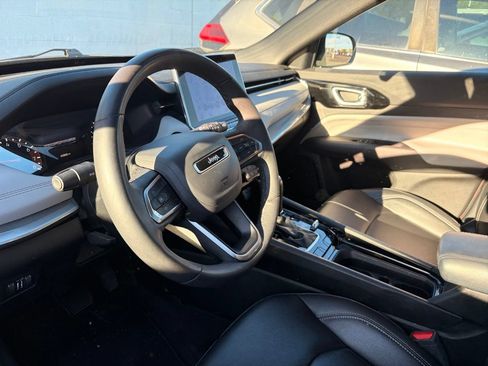 Used 2025 Jeep Compass Limited AWD/4WD image 8