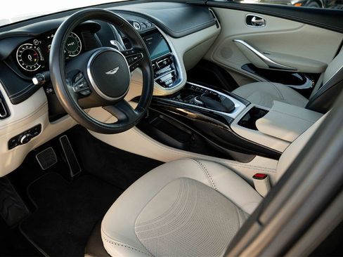 Used 2022 Aston Martin DBX image 13