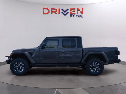 Used 2025 Jeep Gladiator Rubicon w/ Safety Group AWD/4WD image 2