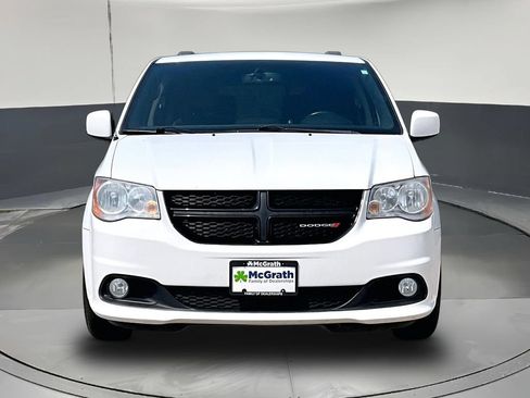 Used 2017 Dodge Grand Caravan SXT FWD image 2