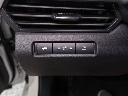 Used 2024 Nissan Altima 2.5 SR FWD image 26