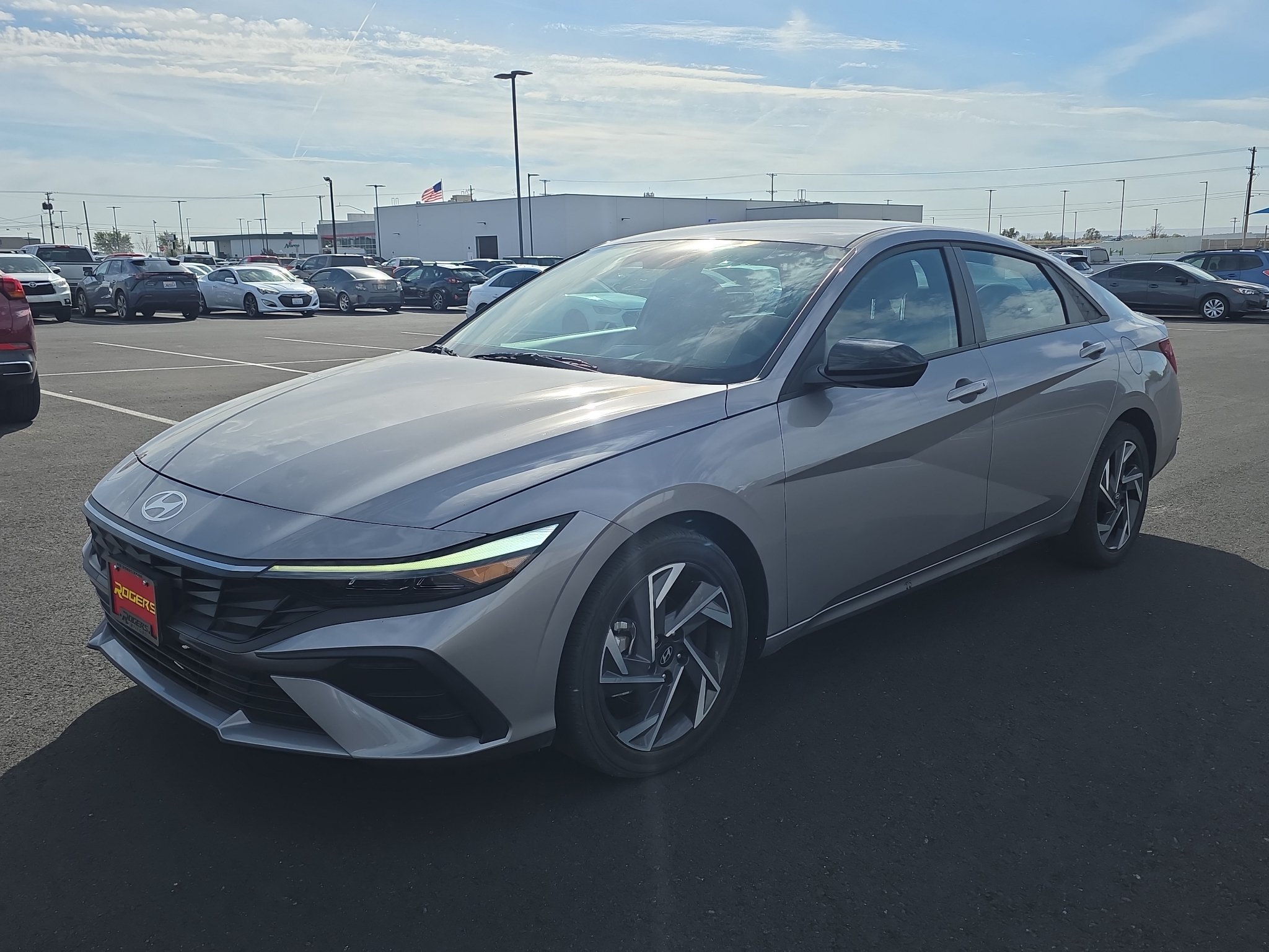 Used 2025 Hyundai Elantra Sport FWD image 3