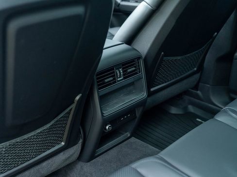Certified 2024 Porsche Cayenne AWD/4WD image 33