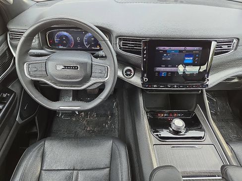 Used 2024 Jeep Wagoneer Series II w/ Flexible Seating Group RWD image 18