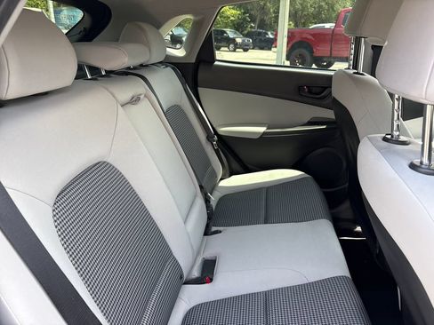 Used 2023 Hyundai Kona SE AWD/4WD image 27