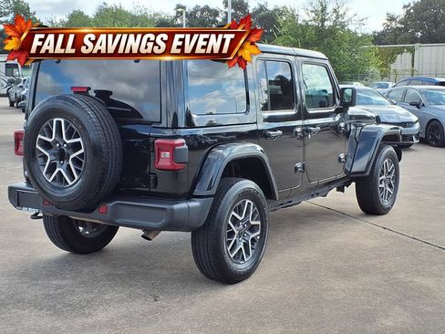 Used 2025 Jeep Wrangler Unlimited Sahara AWD/4WD image 4