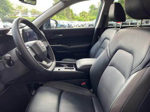 Used 2026 Nissan Pathfinder SL FWD image 27