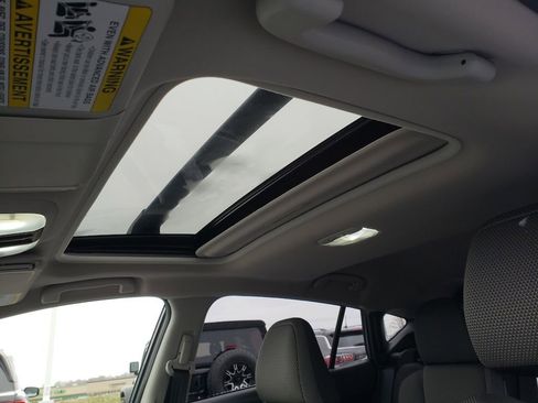 Used 2024 Subaru Crosstrek 2.0i Premium image 25