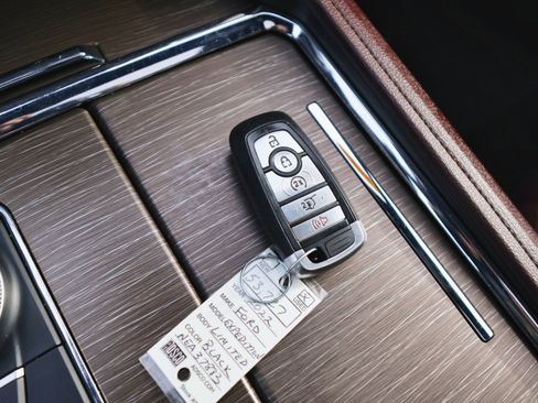 Used 2022 Ford Expedition Limited image 30