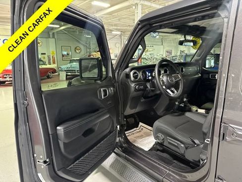 Used 2021 Jeep Wrangler Unlimited Sahara w/ Cold Weather Group AWD/4WD image 11
