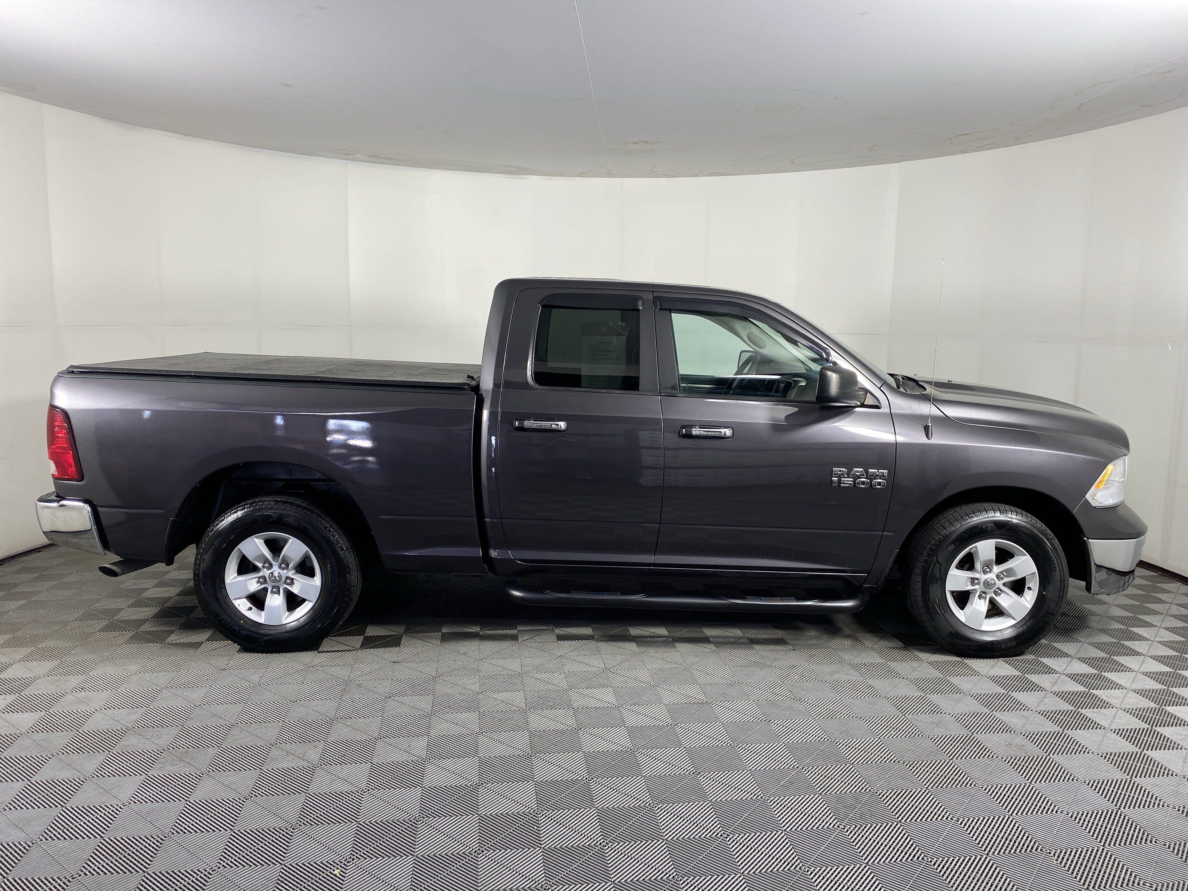 Used 2017 RAM 1500 Classic SLT RWD image 3