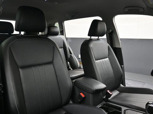 Certified 2023 Volkswagen Tiguan SE image 13