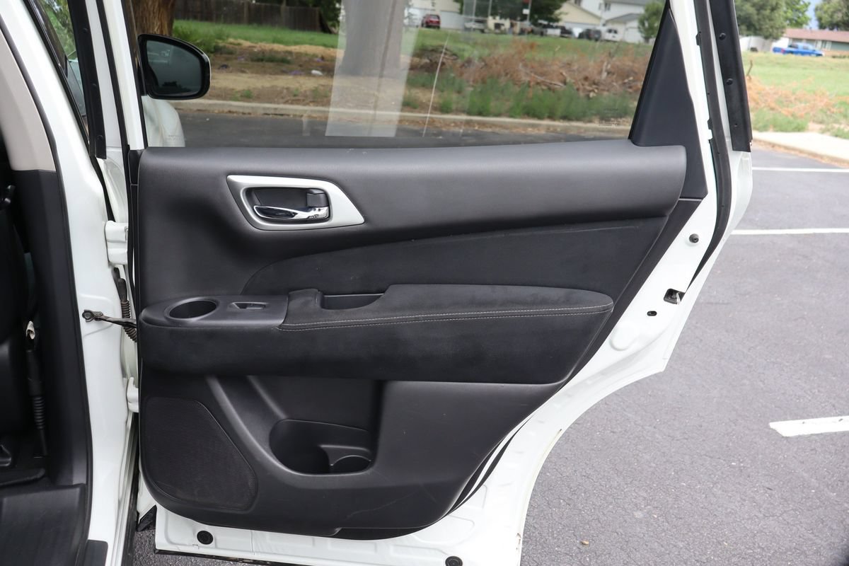 Used 2016 Nissan Pathfinder SV AWD/4WD image 27