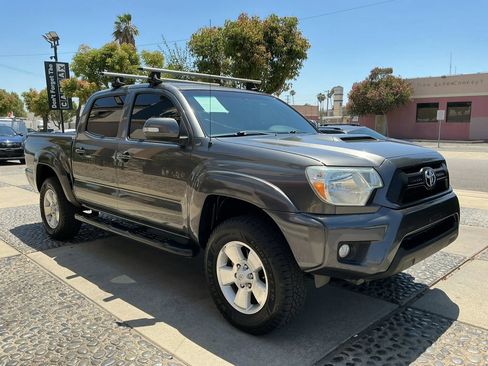 Used 2014 Toyota Tacoma PreRunner RWD image 3