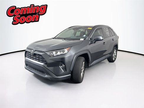 Used 2020 Toyota RAV4 XLE Premium image 1