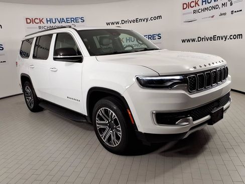 Used 2023 Jeep Wagoneer Series II AWD/4WD image 3