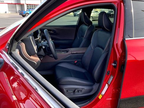 Used 2024 Toyota Crown Limited image 8