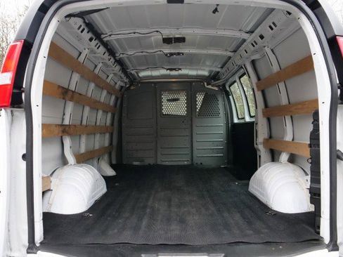 Used 2017 GMC Savana 2500 image 8