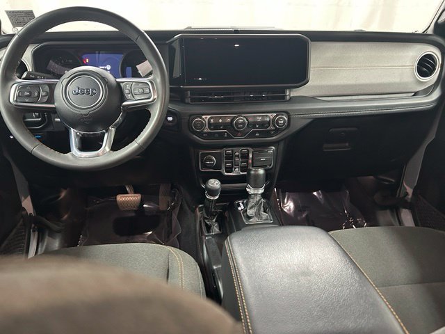 Used 2024 Jeep Wrangler Unlimited Sahara AWD/4WD image 16